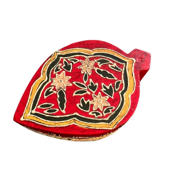 Vintage Wood Boho Leaf Shaped Secret Box - Picture 1 of 6